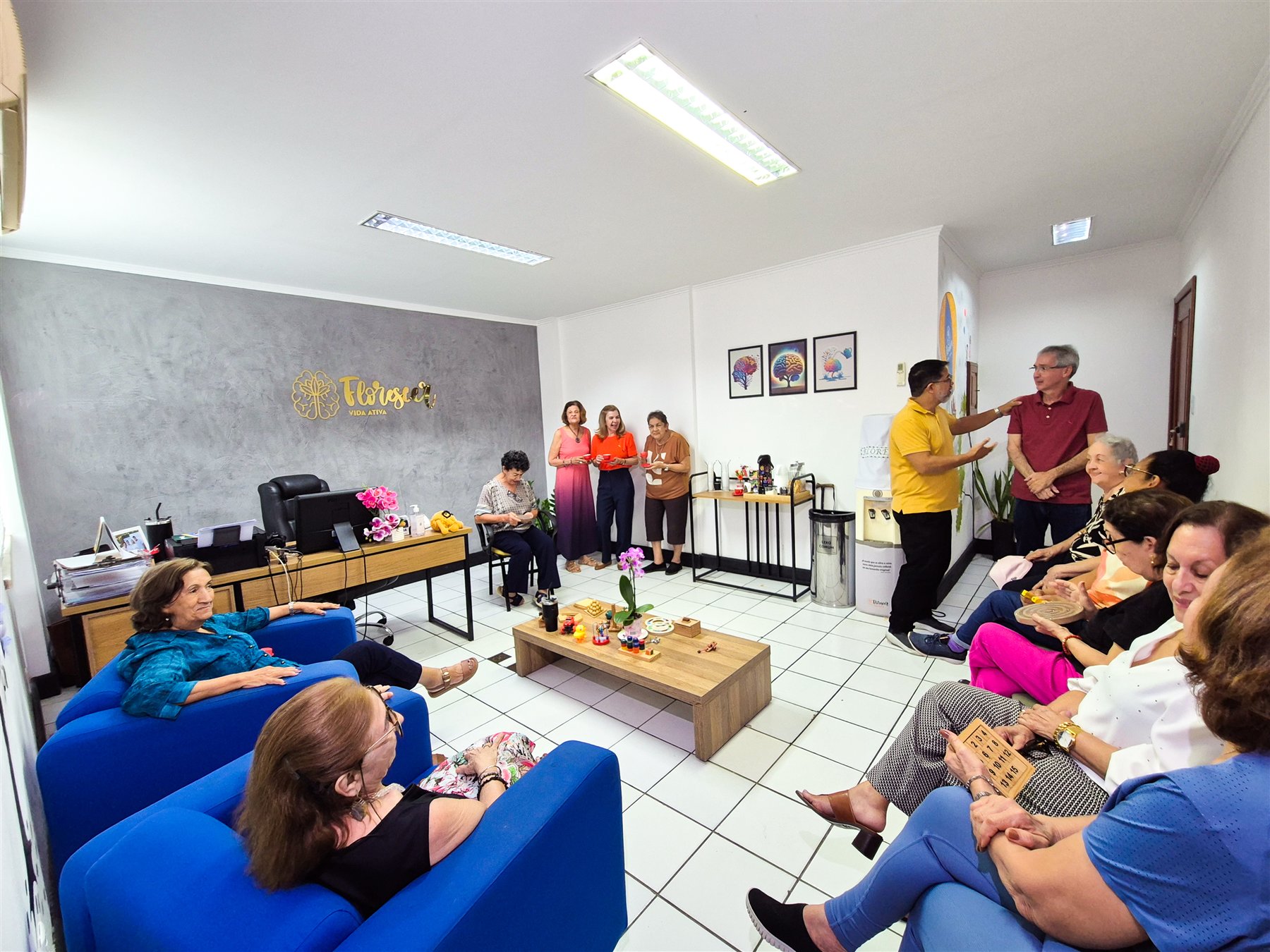 Participantes reunidos no espaço Florescer Vida Ativa